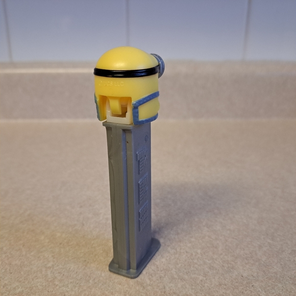 Pez Despicable Me Minion pez Dispenser empty - Picture 4 of 5